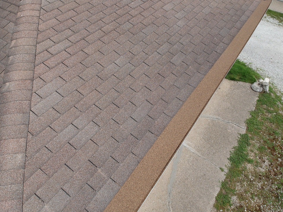 Clog-free Gutter Cap roofline